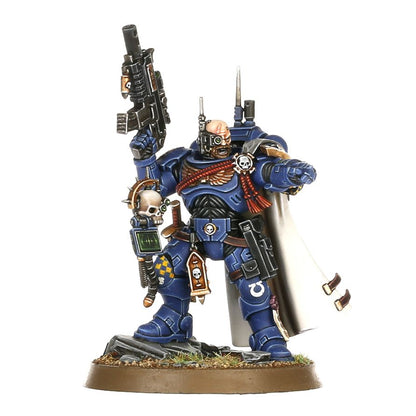 Warhammer 40K Space Marines Captain in Phobos Armour