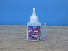 Deluxe Materials: Roket Plastic Glue